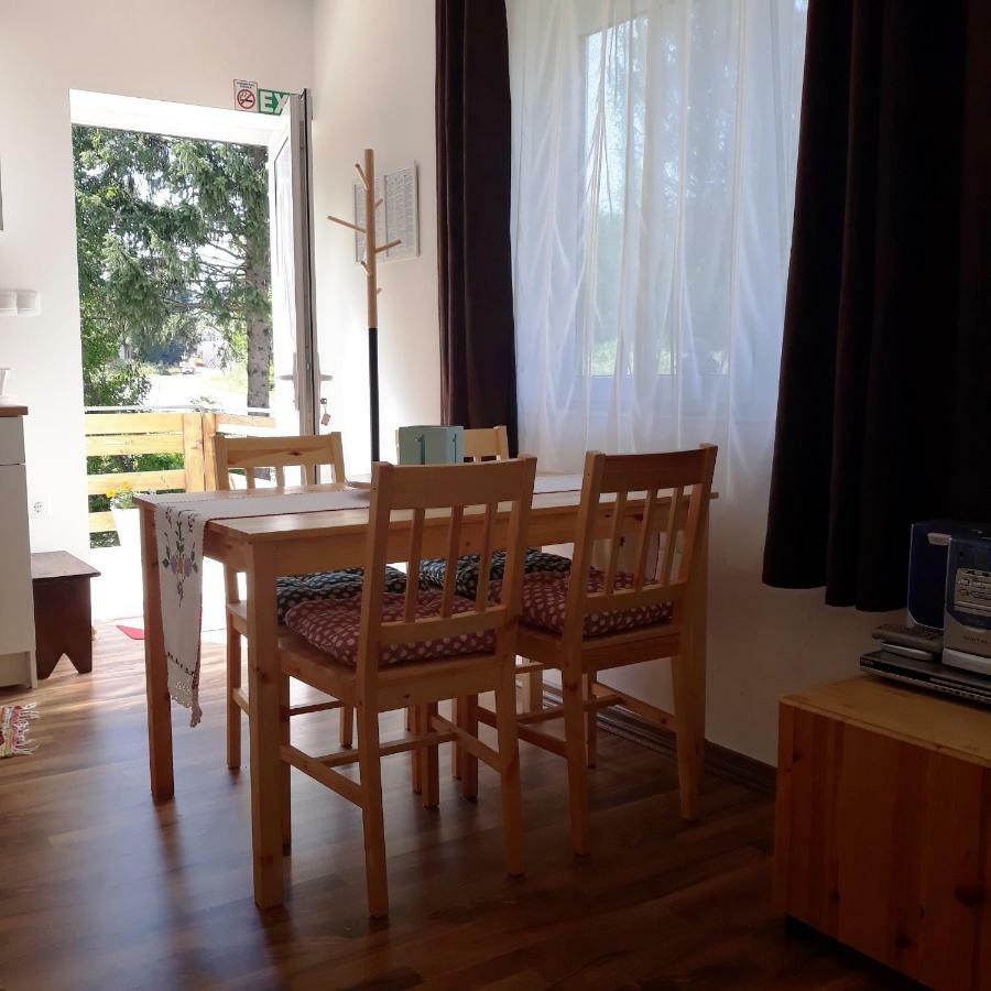 Plitvice Valley Apartments Licko Petrovo Selo Екстер'єр фото